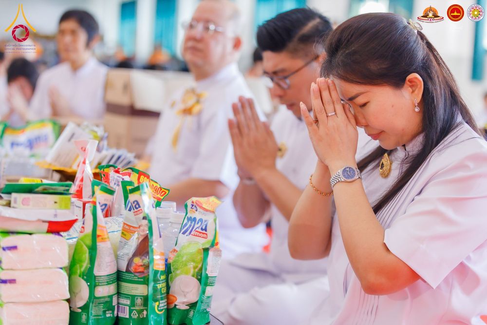 ภาพ No.283528:วันอาทิตย์ที่ 21 ธันวาคม  2568 พิธีบิณฑบาตฉลองสามเณรใหม่ ประเทศอินโดนีเซีย