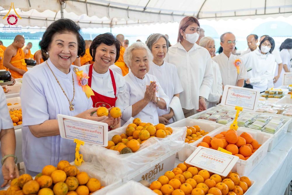 ภาพ No.298532:วันที่ 20 มกราคม พ.ศ. 2569 พิธีถวายภัตตาหารเป็นสังฆทาน แด่พระธรรมยาตรา ณ อนุสรณ์สถานบางปลา วัดบางปลา อำเภอบางเลน จังหวัดนครปฐม ในโครงการธรรมยาตรา กตัญญูบูชา มหาปูชนียาจารย์ พระมงคลเทพมุนี(สด จนฺทสโร) พระผู้ปราบมาร อนุสรณ์สถาน 7 แห่ง ปีที่ 14