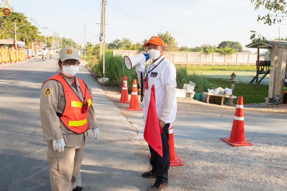 ภาพ No.301477:ภาพเบื้องหลังอาสาสมัครรวมใจ ชุดที่ 4 ในโครงการธรรมยาตรา กตัญญูบูชา มหาปูชนียาจารย์ พระมงคลเทพมุนี(สด จนฺทสโร) พระผู้ปราบมาร อนุสรณ์สถาน 7 แห่ง ปีที่ 14