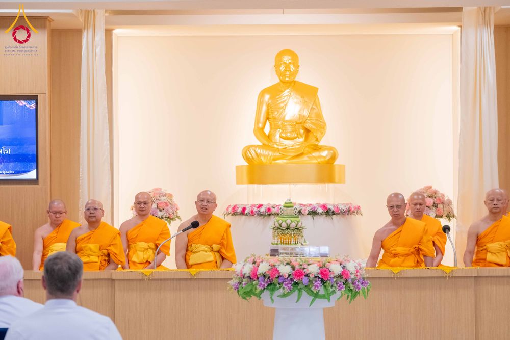 ภาพ No.319186:วันที่ 29 มีนาคม พ.ศ.2569 พิธีอัญเชิญรูปหล่อพระมงคลเทพมุนี (สด จนฺทสโร) ประดิษฐาน ณ ห้องปฏิบัติธรรม “มงคลรัตนโชติ”  วัดพระธรรมกายชิคาโก ประเทศสหรัฐอเมริกา