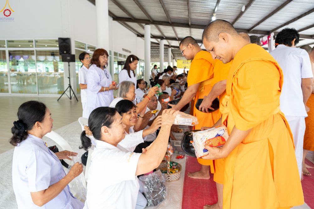 ภาพ No.328206:วันเสาร์ที่ 9 พฤษภาคม พ.ศ. 2569 พิธีตักบาตรแด่คณะสงฆ์ 323 วัด 4 จังหวัดชายแดนภาคใต้ พิธีถวายสังฆทานแด่คณะสงฆ์ 323 วัด ปีที่ 22 ครั้งที่ 185 พิธีมอบกองทุนหนุนแรงใจช่วยครูใต้ ปีที่ 19 ครั้งที่ 148 ณ ศูนย์ปฏิบัติธรรมภาคใต้