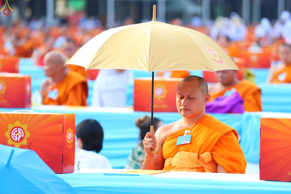 ภาพ No.323977:วันที่ 22 เมษายน พ.ศ.2569 (วันคุ้มครองโลก) พิธีถวายมหาสังฆทาน 40,000 กว่าวัดทั่วประเทศ ณ ลานธรรม พระมหาธรรมกายเจดีย์ วัดพระธรรมกาย