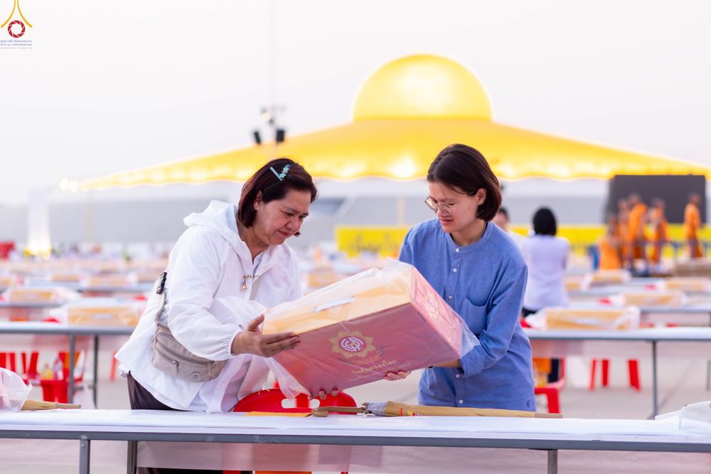 ภาพ No.322816:วันที่ 15-18 เมษายน พ.ศ.2569 การเเตรียมโต๊ะฉัน , เตรียมจุดพักค้าง , เรียงเก้าอี้ , เรียงกล่องไทยธรรม  เพื่องานถวายมหาสังฆทาน 40,000 กว่าวัดทั่วประเทศ วันคุ้มครองโลก 22 เมษายน พ.ศ.2569 วัดพระธรรมกาย