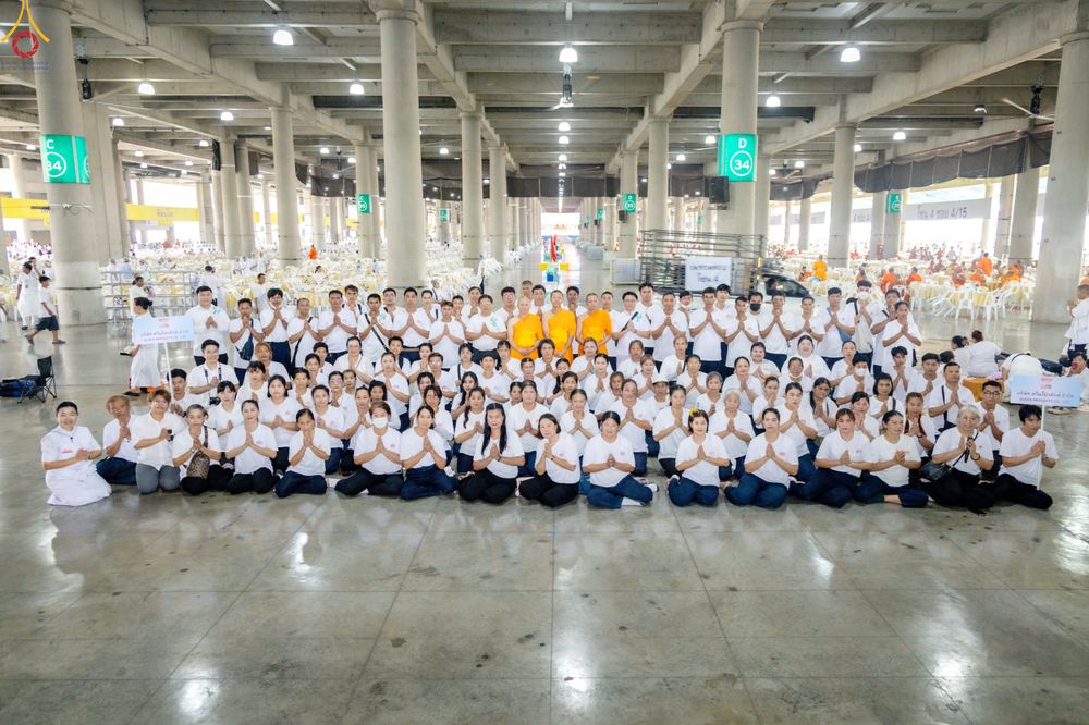 ภาพ No.323733:วันที่ 22 เมษายน พ.ศ.2569(วันคุ้มครองโลก) งานถวายมหาสังฆทาน 40,000 กว่าวัดทั่วประเทศ คณะสงฆ์ฉันภัตตาหารเพล