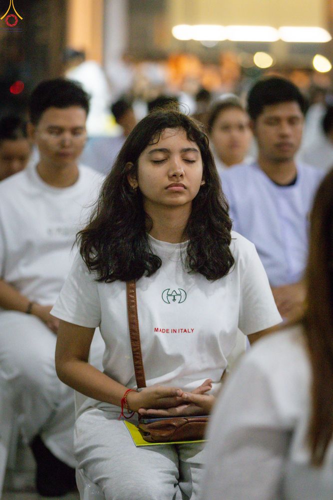 ภาพ No.280373:วันที่ 31 ธันวาคม พ.ศ.2568 -วันที่ 1 มกราคม พ.ศ.2569 พิธีฉลองชัยสวดมนต์บทธัมมจักกับปปวัตนสูตร ครบ 8,000,000,000 จบ , พิธีสวดมนต์ข้ามปี ณ วัดพระธรรมกาย