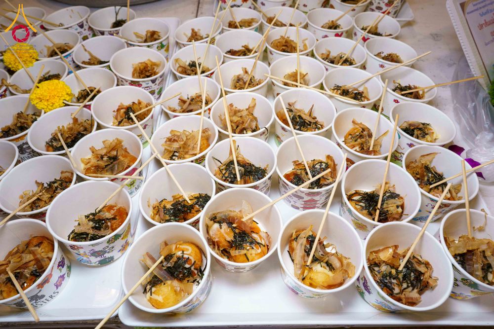 ภาพ No.303194:วันที่ 26 มกราคม พ.ศ. 2569 พิธีถวายภัตตาหารเป็นสังฆทาน แด่พระธรรมยาตรา ณ วัดพระธรรมกาย  จังหวัดปทุมธานี ในโครงการธรรมยาตรา กตัญญูบูชา มหาปูชนียาจารย์ พระมงคลเทพมุนี(สด จนฺทสโร) พระผู้ปราบมาร อนุสรณ์สถาน 7 แห่ง ปีที่ 14