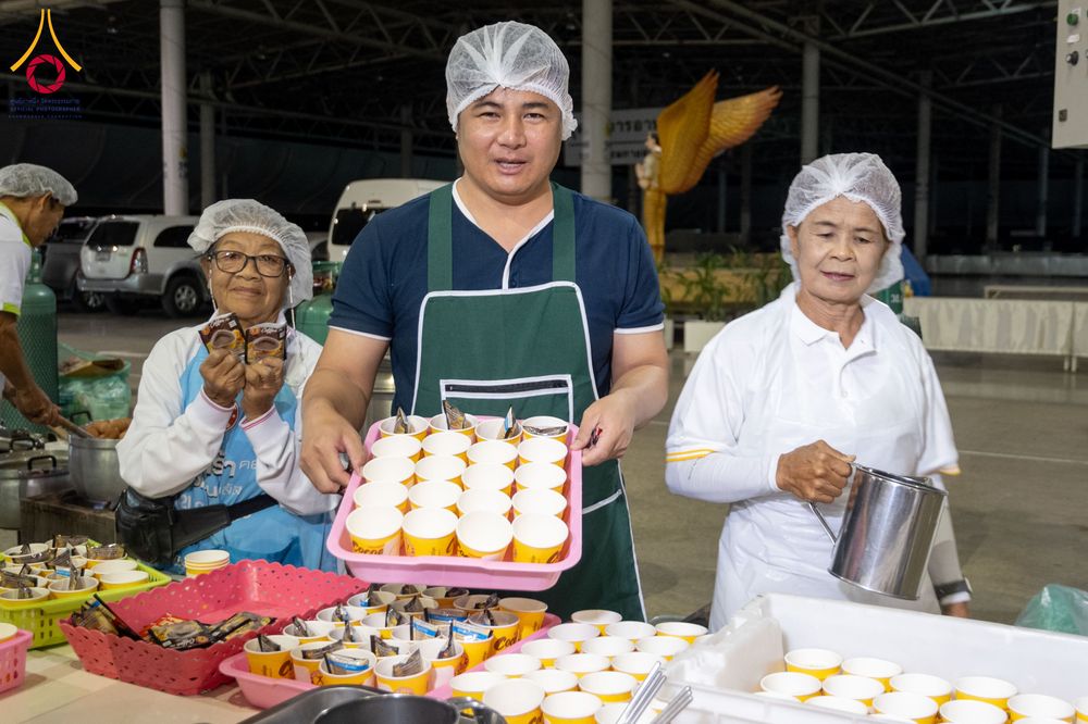 ภาพ No.303442:วันที่ 27 มกราคม พ.ศ. 2569 พิธีถวายภัตตาหารเป็นสังฆทาน แด่พระธรรมยาตรา ณ วัดพระธรรมกาย  จังหวัดปทุมธานี ในโครงการธรรมยาตรา กตัญญูบูชา มหาปูชนียาจารย์ พระมงคลเทพมุนี(สด จนฺทสโร) พระผู้ปราบมาร อนุสรณ์สถาน 7 แห่ง ปีที่ 14