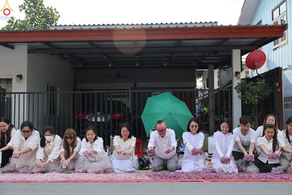 ภาพ No.294983:วันที่ 14 มกราคม พ.ศ. 2569 พิธีต้อนรับพระธรรมยาตรา อนุสรณ์สถานลำดับที่ 4  สถานที่เกิดด้วยกายธรรม ณ วัดโบสถ์บน ต.บางคูเวียง จ.นนทบุรี ในโครงการธรรมยาตรา กตัญญูบูชา มหาปูชนียาจารย์ พระมงคลเทพมุนี(สด จนฺทสโร) พระผู้ปราบมาร อนุสรณ์สถาน 7 แห่ง ปีที่ 14