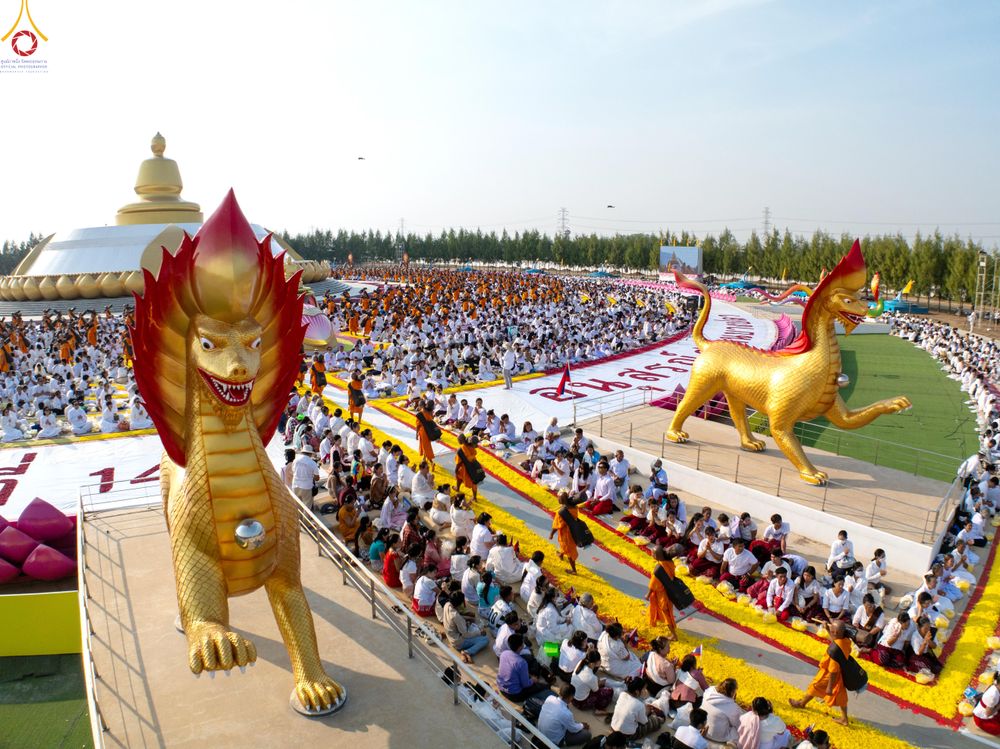 ภาพ No.299699:วันที่ 18 มกราคม พ.ศ. 2569 พิธีต้อนรับพระธรรมยาตรา (ภาพชุดที่ 2) ณ อนุสรณ์สถานลำดับที่ 5  สถานที่เผยแผ่วิชชาธรรมกายครั้งแรก อนุสรณ์สถานบางปลา วัดบางปลา อำเภอบางเลน จังหวัดนครปฐม ในโครงการธรรมยาตรา กตัญญูบูชา มหาปูชนียาจารย์ พระมงคลเทพมุนี(สด จนฺทสโร) พระ