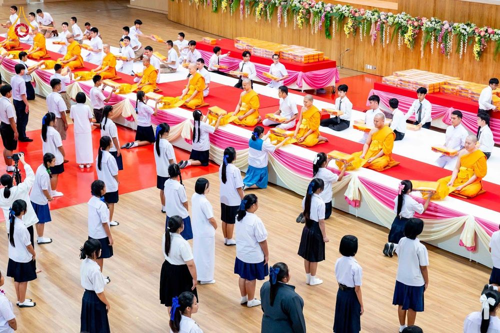 ภาพ No.348565:วันที่ 12 กันยายน พ.ศ. 2569 การอบรมเชิงปฏิบัติการจัดกิจกรรมทอดกฐินสัมฤทธิ์ พิธีมอบผ้าไตรประธานกฐินเด็กดี V-Star ประจำปีพุทธศักราช 2569 ณ สภาธรรมกายสากล วัดพระธรรมกาย