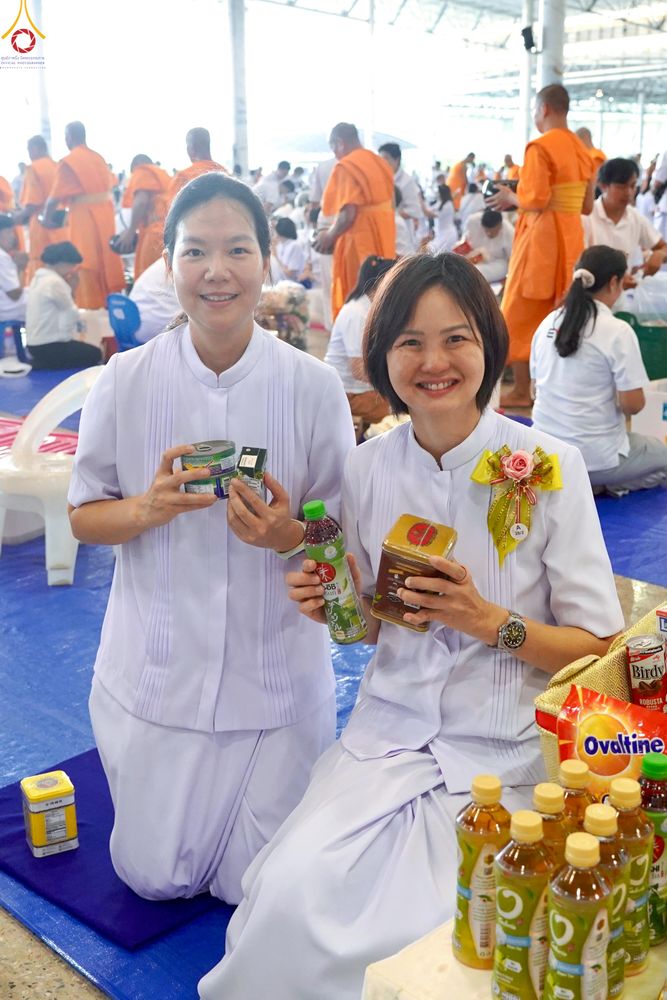 ภาพ No.318161:วันอาทิตย์ต้นเดือนที่ 5 เมษายน พ.ศ.2569 พิธีตักบาตร ณ บ้านแก้วเรือนทองคุณยายอาจารย์ฯ วัดพระธรรมกาย