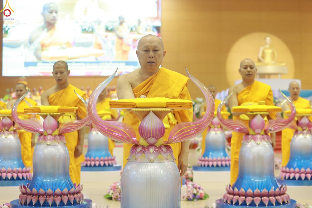 ภาพ No.318608:วันอาทิตย์ต้นเดือนที่ 5 เมษายน พ.ศ.2569 พิธีทอดผ้าป่าสมทบมหาสังฆทาน 40,000 กว่าวัดทั่วประเทศ ณ สภาธรรมกายสากล วัดพระธรรมกาย