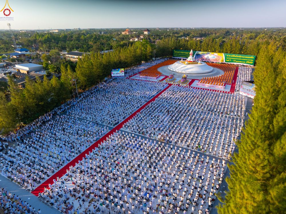 ภาพ No.291945:วันที่ 10 มกราคม พ.ศ. 2569 พิธีจุดประทีปถวายเป็นพุทธบูชา และบูชาธรรมมหาปูชนียาจารย์  ณ อนุสรณ์สถานคลองบางนางแท่น อ.สามพราน จ.นครปฐม ในโครงการธรรมยาตรา กตัญญูบูชา มหาปูชนียาจารย์ พระมงคลเทพมุนี(สด จนฺทสโร) พระผู้ปราบมาร อนุสรณ์สถาน 7 แห่ง ปีที่ 14