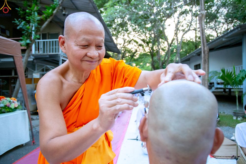 ภาพ No.319806:วันอาทิตย์ที่ 5 เมษายน พ.ศ.2569 พิธีตัดปอยผม และปลงผมนาคธรรมทายาท โครงการบรรพชาและอุปสมบทหมู่ รุ่นบูชาธรรม 82 ปี หลวงพ่อธัมมชโย