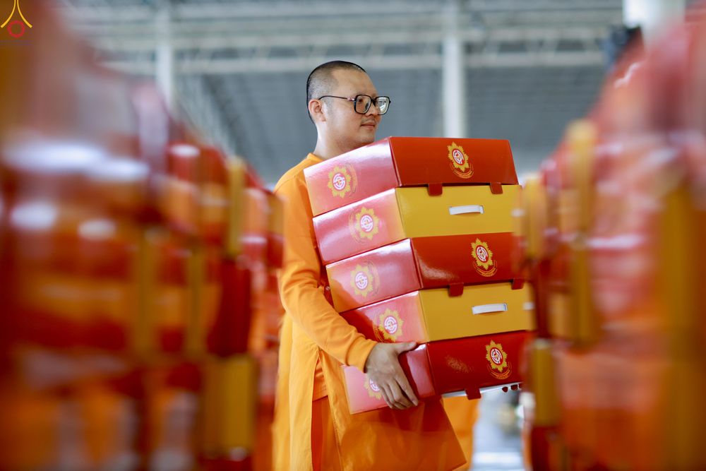 ภาพ No.320585:วันที่ 10 เมษายน พ.ศ.2569 การเตรียมกล่องไทยธรรม เพื่องานถวายมหาสังฆทาน 40,000 กว่าวัดทั่วประเทศ วันคุ้มครองโลก 22 เมษายน พ.ศ.2569 วัดพระธรรมกาย