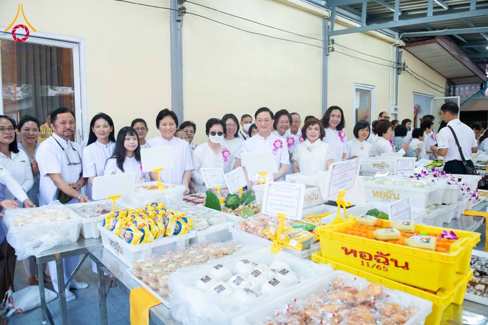 ภาพ No.295861:วันที่ 17 มกราคม พ.ศ. 2569 พิธีถวายภัตตาหารเป็นสังฆทาน แด่พระธรรมยาตรา ณ วัดโบสถ์บน ต.บางคูเวียง จ.นนทบุรี อนุสรณ์สถานลำดับที่ 4 สถานที่เกิดด้วยกายธรรม ในโครงการธรรมยาตรา กตัญญูบูชา มหาปูชนียาจารย์ พระมงคลเทพมุนี(สด จนฺทสโร) พระผู้ปราบมาร อนุสรณ์สถาน 7 แ