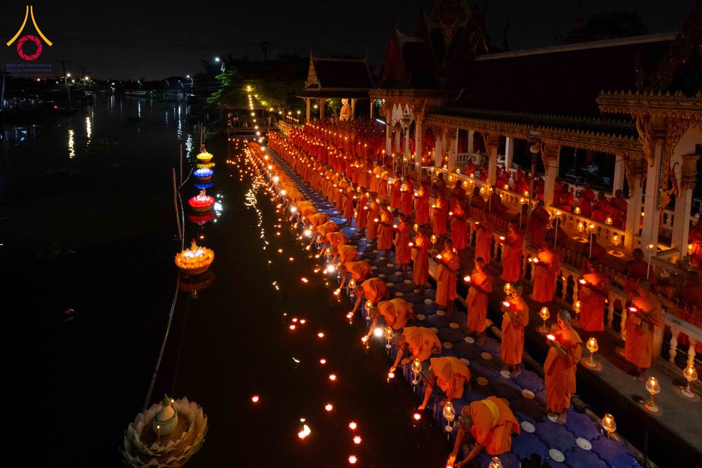 ภาพ No.297476:วันที่ 16 มกราคม พ.ศ. 2569 พิธีลอยประทีปธรรมถวายเป็นพุทธบูชา และบูชาธรรมมหาปูชนียาจารย์  ณ วัดโบสถ์บน ต.บางคูเวียง จ.นนทบุรี อนุสรณ์สถานลำดับที่ 4 สถานที่เกิดด้วยกายธรรม ในโครงการธรรมยาตรา กตัญญูบูชา มหาปูชนียาจารย์ พระมงคลเทพมุนี(สด จนฺทสโร) พระผู้ปราบม