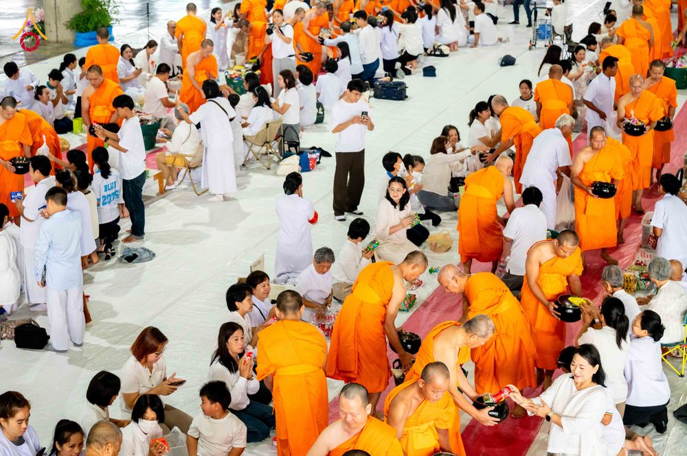 ภาพ No.342929:วันอาทิตย์ที่ 9 สิงหาคม พ.ศ.2569 พิธีตักบาตรฉลองพระใหม่ โครงการบรรพชาและอุปสมบทหมู่ รุ่นเข้าพรรษา ณ มหารัตนวิหาคด คอร์ 26 วัดพระธรรมกาย