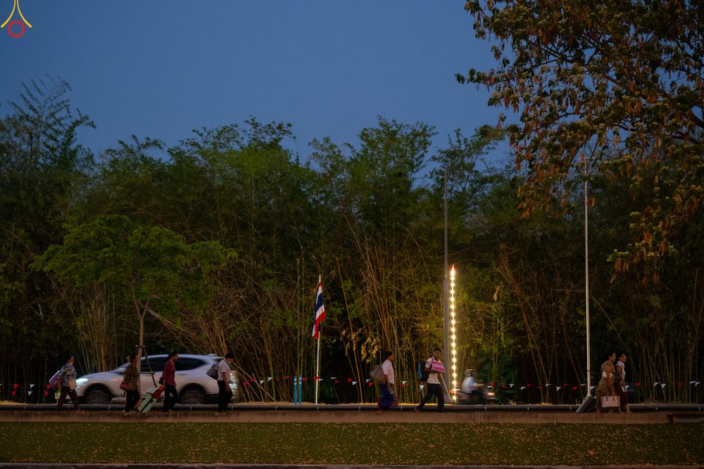 ภาพ No.323850:วันที่ 22 เมษายน พ.ศ.2569 (วันคุ้มครองโลก) งานถวายมหาสังฆทาน 40,000 กว่าวัดทั่วประเทศ บรรยากาศพระสังฆาธิการและสาธุชน  เดินทางเข้าวัดพระธรรมกาย และพักค้าง ตั้งแต่ ตอนเย็นวันที่ 21  ถึงเช้าวันที่ 22