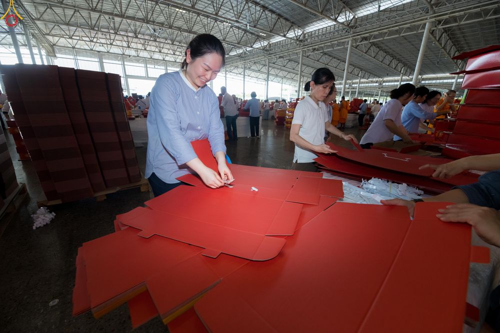 ภาพ No.320491:วันที่ 10 เมษายน พ.ศ.2569 การเตรียมกล่องไทยธรรม เพื่องานถวายมหาสังฆทาน 40,000 กว่าวัดทั่วประเทศ วันคุ้มครองโลก 22 เมษายน พ.ศ.2569 วัดพระธรรมกาย