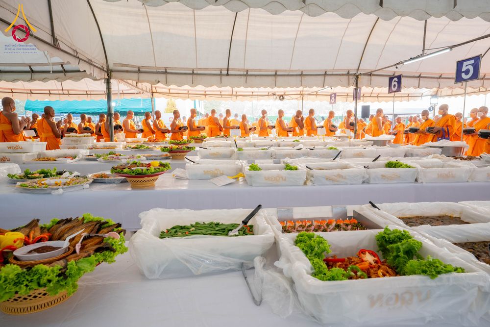 ภาพ No.297976:วันที่ 19 มกราคม พ.ศ. 2569 พิธีถวายภัตตาหารเป็นสังฆทาน แด่พระธรรมยาตรา ณ อนุสรณ์สถานบางปลา วัดบางปลา อำเภอบางเลน จังหวัดนครปฐม ในโครงการธรรมยาตรา กตัญญูบูชา มหาปูชนียาจารย์ พระมงคลเทพมุนี(สด จนฺทสโร) พระผู้ปราบมาร อนุสรณ์สถาน 7 แห่ง ปีที่ 14