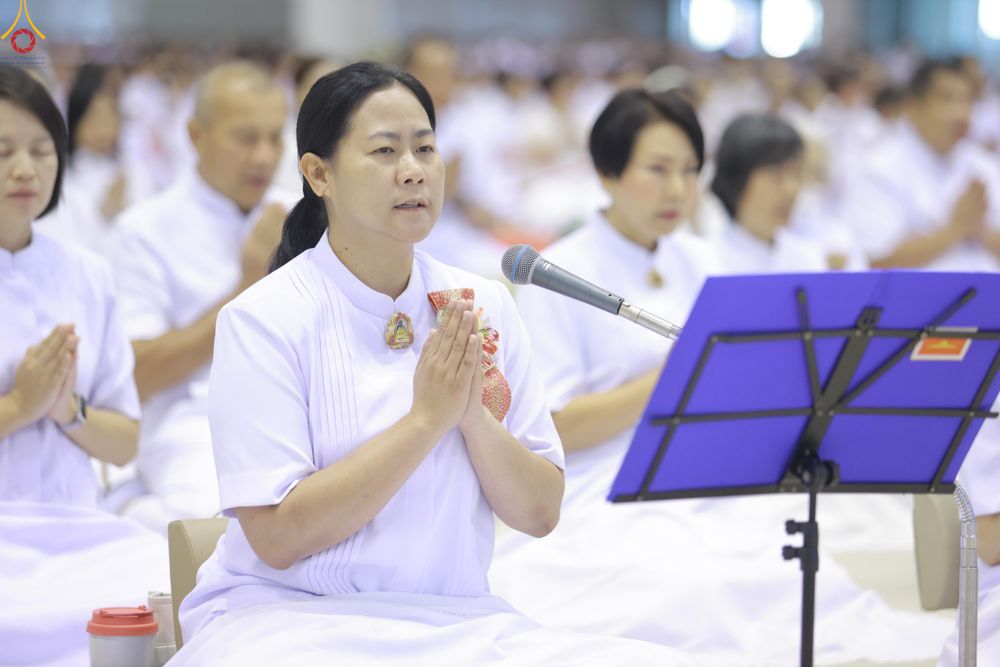 ภาพ No.311436:วันอาทิตย์ต้นเดือนที่ 1 มีนาคม พ.ศ.2569 พิธีตักบาตร และ พิธีบูชาข้าวพระ ณ สภาธรรมกายสากล วัดพระธรรมกาย