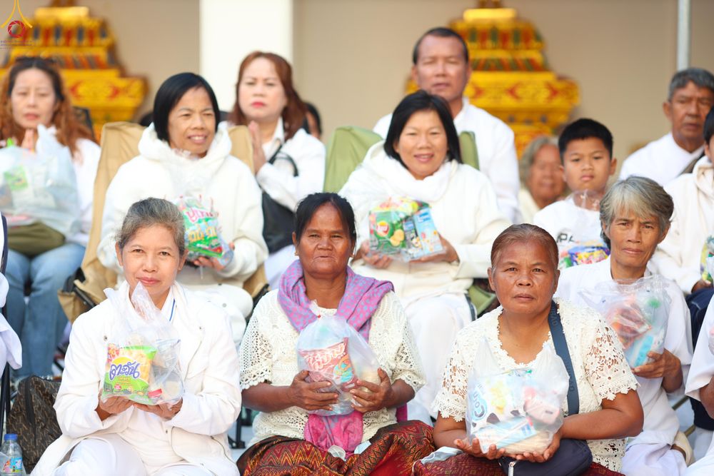 ภาพ No.294348:วันที่ 14 มกราคม พ.ศ. 2569 พิธีตักบาตรพระธรรมยาตรา ณ วัดสองพี่น้อง ต.ต้นตาล อ.สองพี่น้อง จ.สุพรรณบุรี ในโครงการธรรมยาตรา กตัญญูบูชา มหาปูชนียาจารย์ พระมงคลเทพมุนี(สด จนฺทสโร) พระผู้ปราบมาร อนุสรณ์สถาน 7 แห่ง ปีที่ 14