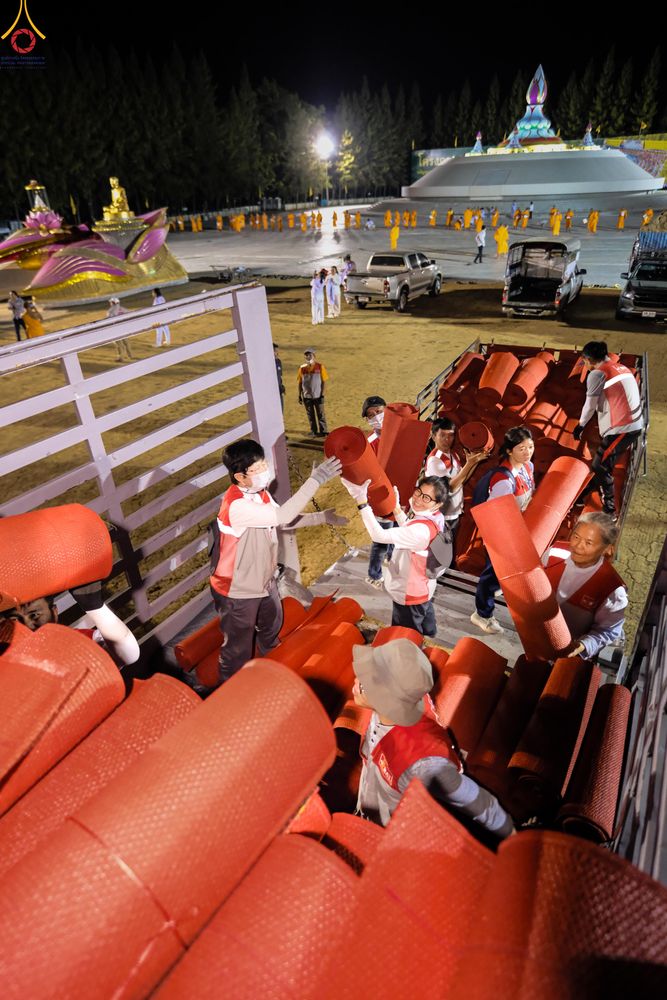 ภาพ No.301622:ภาพเบื้องหลังอาสาสมัครรวมใจ ชุดที่ 4 ในโครงการธรรมยาตรา กตัญญูบูชา มหาปูชนียาจารย์ พระมงคลเทพมุนี(สด จนฺทสโร) พระผู้ปราบมาร อนุสรณ์สถาน 7 แห่ง ปีที่ 14