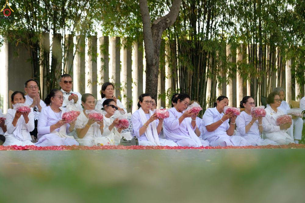 ภาพ No.287700:วันที่ 3 มกราคม พ.ศ. 2569 พิธีต้อนรับพระธรรมยาตรา ครั้งที่ 2 (ภาพชุดที่ 2) ในโครงการธรรมยาตรา กตัญญูบูชา มหาปูชนียาจารย์ พระมงคลเทพมุนี(สด จนฺทสโร) พระผู้ปราบมาร อนุสรณ์สถาน 7 แห่ง ปีที่ 14 ณ อนุสรณ์สถานมหาวิหารพระมงคลเทพมุนี (โลตัสแลนด์) อ.สองพี่น้อง จ.