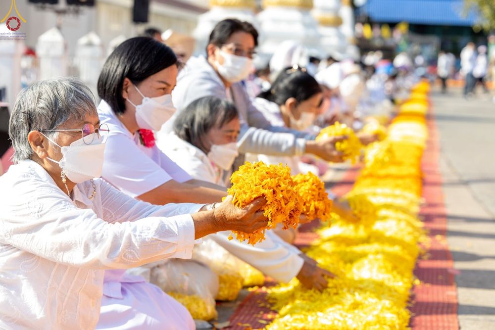 ภาพ No.72256:พิธีต้อนรับพระธรรมยาตรา ในโครงการธรรมยาตรากตัญญูบูชา มหาปูชนียาจารย์ พระมงคลเทพมุนี(สด จนฺทสโร) พระผู้ปราบมาร อนุสรณ์สถาน 7 แห่ง ปีที่ 11 วันที่ 18 มกราคม พ.ศ. 2566 ณ อนุสรณ์สถานลำดับที่ 4 สถานที่เกิดด้วยกายธรรม วัดโบสถ์ (บน) บางคูเวียง อ.บางกรวย จ.นนทบุ