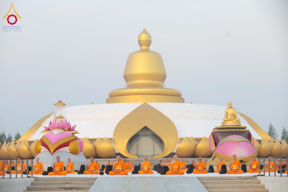 ภาพ No.299776:วันที่ 19 มกราคม พ.ศ.2569 พระธรรมยาตราปฏิบัติธรรมและถ่ายภาพหมู่ประวัติศาสตร์ ณ อนุสรณ์สถานลำดับที่ 5 สถานที่เผยแผ่วิชชาธรรมกายครั้งแรก  อนุสรณ์สถานบางปลาวัดบางปลา อ.บางเลน จ.นครปฐม ในโครงการธรรมยาตรา กตัญญูบูชา มหาปูชนียาจารย์ พระมงคลเทพมุนี(สด จนฺทสโร) 