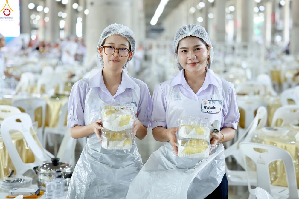 ภาพ No.323706:วันที่ 22 เมษายน พ.ศ.2569(วันคุ้มครองโลก) งานถวายมหาสังฆทาน 40,000 กว่าวัดทั่วประเทศ คณะสงฆ์ฉันภัตตาหารเพล