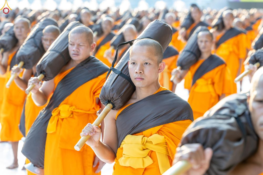 ภาพ No.281647:วันที่ 24 ธันวาคม พ.ศ.2568 พระธรรมยาตรา ปฏิบัติธรรม และถ่ายภาพหมู่ประวัติศาสตร์ ณ ลานหน้ามหาวิหารพระมงคลเทพมุนีฯ วัดพระธรรมกาย