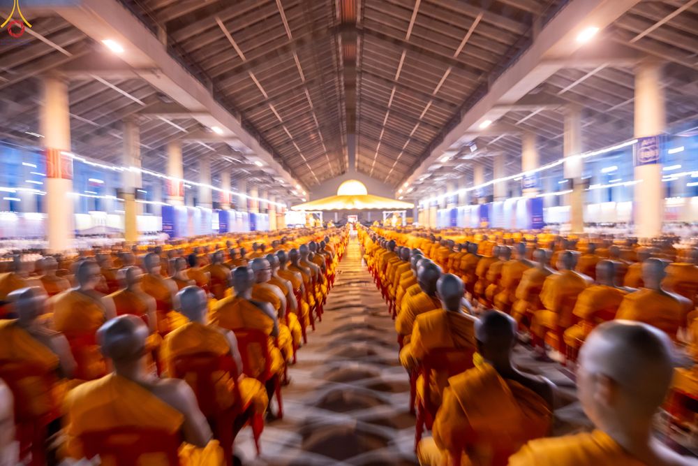 ภาพ No.280425:วันที่ 31 ธันวาคม พ.ศ.2568 -วันที่ 1 มกราคม พ.ศ.2569 พิธีฉลองชัยสวดมนต์บทธัมมจักกับปปวัตนสูตร ครบ 8,000,000,000 จบ , พิธีสวดมนต์ข้ามปี ณ วัดพระธรรมกาย