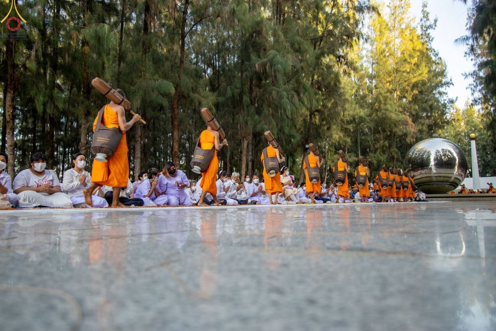 ภาพ No.70834:พิธีต้อนรับพระธรรมยาตรา ในโครงการธรรมยาตรากตัญญูบูชา มหาปูชนียาจารย์ พระมงคลเทพมุนี(สด จนฺทสโร) พระผู้ปราบมาร อนุสรณ์สถาน 7 แห่ง ปีที่ 11 วันที่ 14 มกราคม พ.ศ. 2566 ณ อนุสรณ์สถานลำดับที่ 3 สถานที่เกิดในเพศสมณะ วัดสองพี่น้อง อ.สองพี่น้อง จ.สุพรรณบุรี