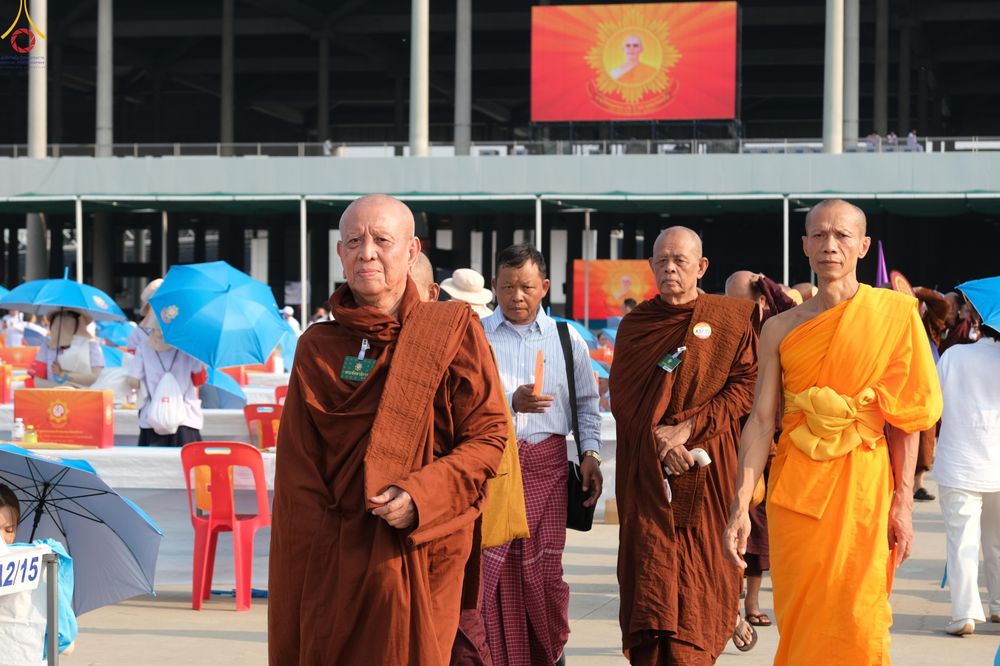 ภาพ No.324436:วันที่ 22 เมษายน พ.ศ.2569 (วันคุ้มครองโลก) งานถวายมหาสังฆทาน 40,000 กว่าวัดทั่วประเทศ บรรยากาศพระสังฆาธิการและสาธุชน  เดินทางเข้าลานธรรม วัดพระธรรมกาย