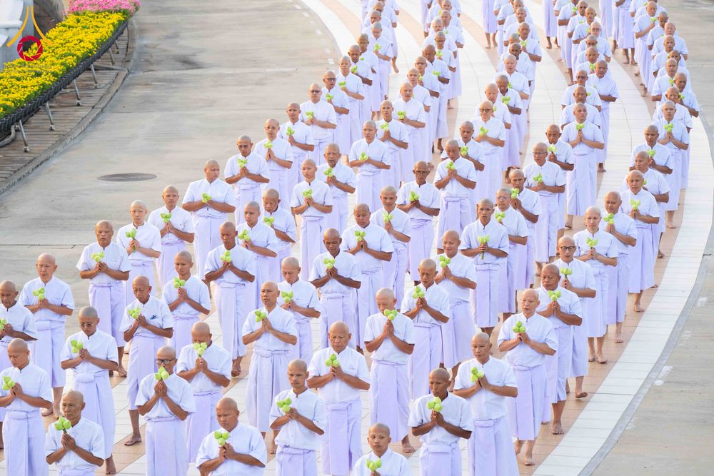 ภาพ No.320809:วันเสาร์ที่ 11 เมษายน พ.ศ.2569 พิธีเวียนประทักษิณ พิธีวันทาเจดีย์ โครงการอุปสมบทหมู่ บูชาธรรมหลวงพ่อธัมมชโย พ.ศ.2569 โครงการอุปสมบทหมู่ธรรมทายาท ระดับอุดมศึกษา รุ่น 53 (ภาคฤดูร้อน) ณ วัดพระธรรมกาย ปทุมธานี