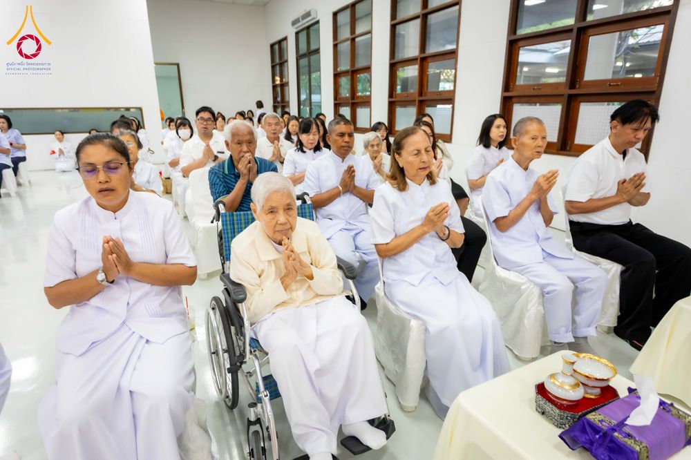 ภาพ No.316204:วันเสาร์ที่ 28 มีนาคม พ.ศ. 2569 พิธีบำเพ็ญกุศล คุณพ่อณรงค์ จินตมากุล  สิริอายุ 99 ปี 11 เดือน โยมบิดา พระครูปลัดรัตนวีรวัฒน์ (รังสฤษดิ์ อิทฺธิจินตโก) ที่ปรึกษาเจ้าคณะจังหวัดปทุมธานี เจ้าอาวาสวัดพระธรรมกาย  ณ ห้องปลูกศรัทธา 2 วัดพระธรรมกาย ปทุมธานี