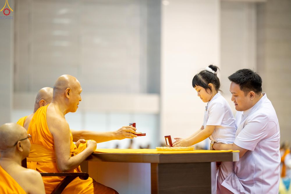 ภาพ No.311661:วันอาทิตย์ต้นเดือนที่ 1 มีนาคม พ.ศ.2569 สัมมนาพิเศษ พิธีมอบรูปหล่อโลหะหลวงปู่วัดปากน้ำ พระมงคลเทพมุนี พิธีมุทิตาสักการะในโอกาสพระครูปลัดรัตนวีรวัฒน์(รังสฤษดิ์ อิทธิจินฺตโก) เจ้าอาวาสวัดพระธรรมกาย  ดำรงตำแหน่งเป็น “ที่ปรึกษาเจ้าคณะจังหวัดปทุมธานี”  ณ ห้อง