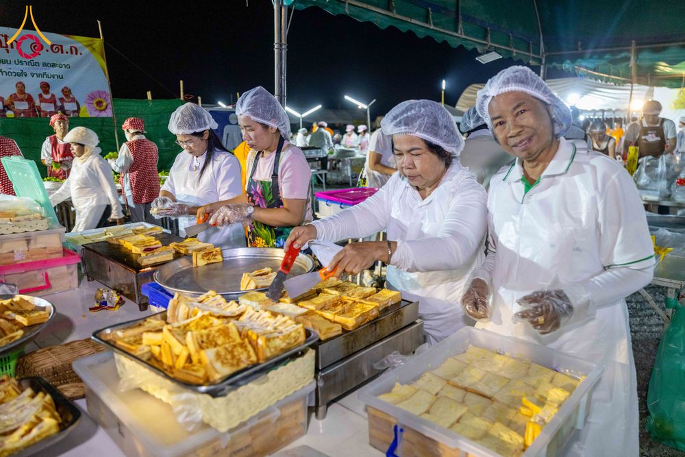 ภาพ No.300941:วันที่ 23 มกราคม พ.ศ. 2569 พิธีถวายภัตตาหารเป็นสังฆทาน แด่พระธรรมยาตรา ณ อนุสรณ์สถานบางปลา วัดบางปลา อำเภอบางเลน จังหวัดนครปฐม ในโครงการธรรมยาตรา กตัญญูบูชา มหาปูชนียาจารย์ พระมงคลเทพมุนี(สด จนฺทสโร) พระผู้ปราบมาร อนุสรณ์สถาน 7 แห่ง ปีที่ 14