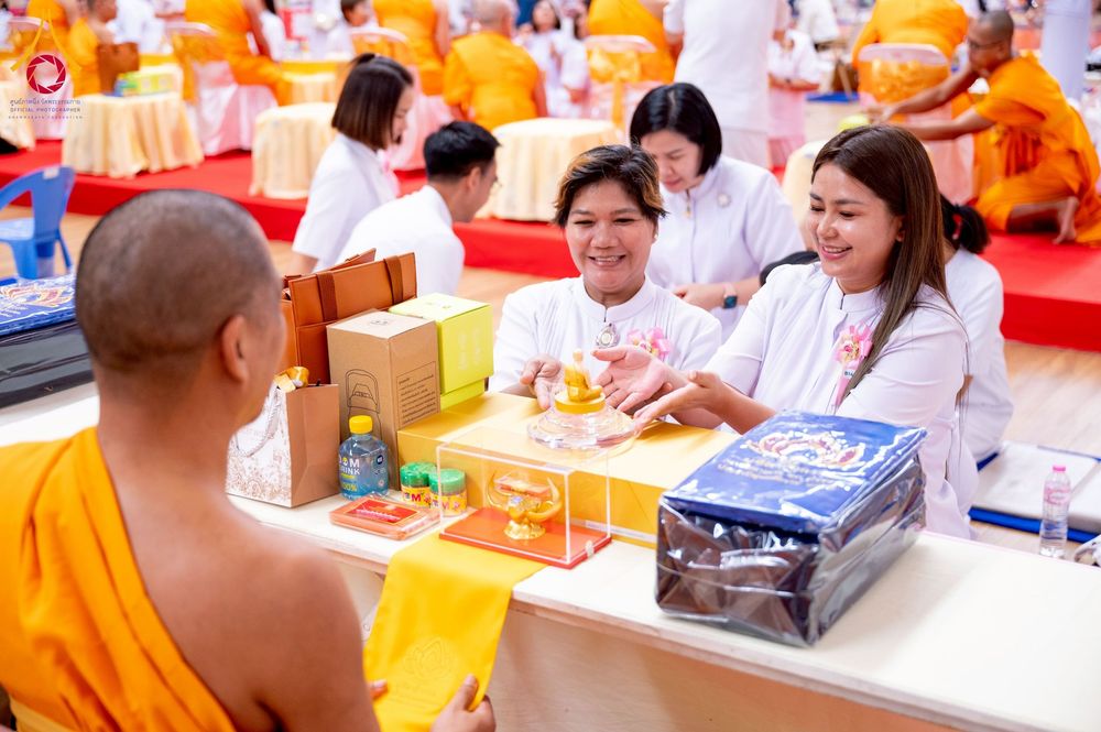 ภาพ No.272946:วันอาทิตย์ที่ 23 พฤศจิกายน พ.ศ.2568 พิธีมุทิตาสักการะ พระมหาเถระและพระเถระ ประจำปีพุทธศักราช 2568 ณ ห้องแก้วสารพัดนึก 2 สภาธรรมกายสากล  วัดพระธรรมกาย