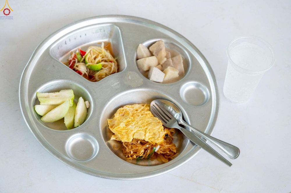 ภาพ No.235473:วันที่ 30-31 กรกฎาคม พ.ศ. 2568 วัดพระธรรมกาย มูลนิธิธรรมกาย ร่วมกับศูนย์ส่งเสริมศีลธรรมจังหวัดสุรินทร์ เปิดศูนย์พักพิงชั่วคราวเพื่อช่วยเหลือประชาชน ผู้อพยพจากเหตุปะทะกันตามแนวชายแดน ไทย-กัมพูชา ตั้งแต่วันที่ 24 กรกฎาคม พ.ศ.2568 เป็นต้นไป