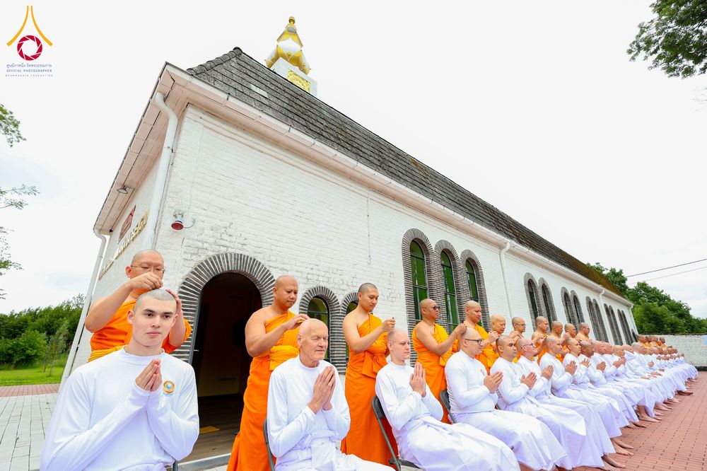 ภาพ No.336692:วันศุกร์ที่ 12 มิถุนายน พ.ศ. 2569 พิธีตัดปอยผมและพิธีปลงผมนาคธรรมทายาท  ภาคพื้นยุโรป รุ่นที่ 11   ณ วัดพระธรรมกายเบลเยียม ประเทศเบลเยียม