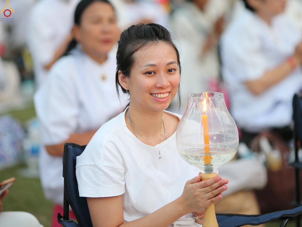 ภาพ No.297050:วันที่ 17 มกราคม พ.ศ. 2569 พิธีจุดประทีปถวายเป็นพุทธบูชา และบูชาธรรมมหาปูชนียาจารย์ (ภาพชุดที่ 2) ณ วัดโบสถ์บน ต.บางคูเวียง จ.นนทบุรี อนุสรณ์สถานลำดับที่ 4 สถานที่เกิดด้วยกายธรรม ในโครงการธรรมยาตรา กตัญญูบูชา มหาปูชนียาจารย์ พระมงคลเทพมุนี(สด จนฺทสโร) พร