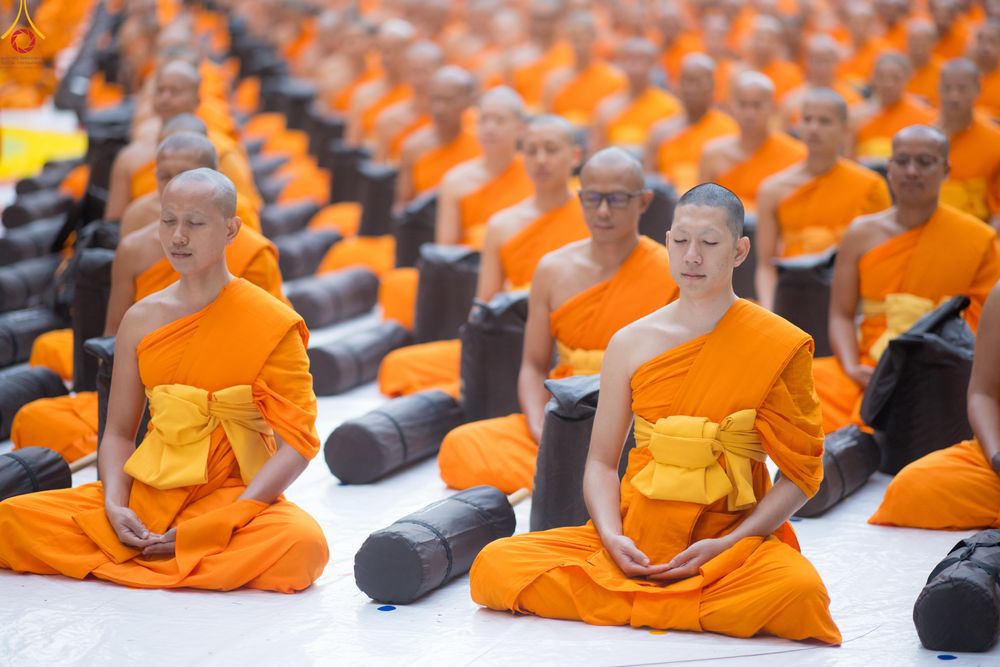 ภาพ No.288435:วันที่ 4 มกราคม พ.ศ. 2569 พระธรรมยาตราปฏิบัติธรรม และถ่ายภาพหมู่ประวัติศาสตร์ ในโครงการธรรมยาตรา กตัญญูบูชา มหาปูชนียาจารย์ พระมงคลเทพมุนี(สด จนฺทสโร) พระผู้ปราบมาร อนุสรณ์สถาน 7 แห่ง ปีที่ 14 ณ อนุสรณ์สถานมหาวิหารพระมงคลเทพมุนี (โลตัสแลนด์) อ.สองพี่น้อง