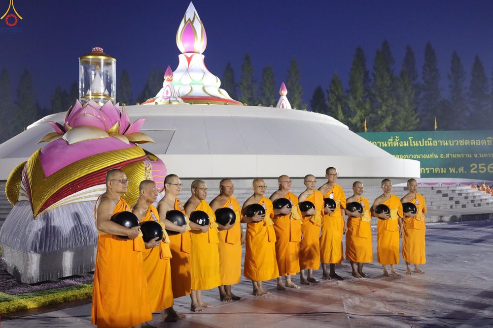ภาพ No.292338:วันที่ 11 มกราคม พ.ศ. 2569 พิธีตักบาตรพระธรรมยาตรา ณ อนุสรณ์สถานคลองบางนางแท่น อ.สามพราน จ.นครปฐม ในโครงการธรรมยาตรา กตัญญูบูชา มหาปูชนียาจารย์ พระมงคลเทพมุนี(สด จนฺทสโร) พระผู้ปราบมาร อนุสรณ์สถาน 7 แห่ง ปีที่ 14