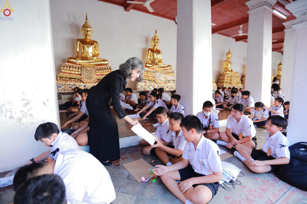 ภาพ No.288951:วันพุธที่ 17 ธันวาคม พ.ศ.2568 กิจกรรมเยาวชนไทยรวมใจทำความดี "เด็กดีมหานคร ต้นแบบด้านศีลธรรม" แข่งขันสอบตอบปัญหาศีลธรรมในพระพุทธศาสนา ครั้งที่ 7 และวันรวมพลังเด็กดี V-Star ประจำปี 2568 ณ วัดมหาธาตุยุวราชรังสฤษฎิ์ราชวรมหาวิหาร กรุงเทพมหานคร