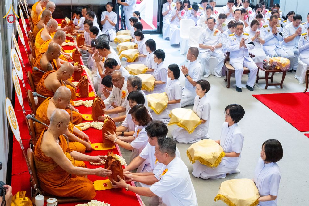 ภาพ No.332348:วันเสาร์ที่ 6 มิถุนายน พ.ศ.2569 พิธีต้อนรับสัญญาบัตร พัดยศ พระราชภาวนาวชิรวิเทศ วิ. ณ อุโบสถพระไตรปิฏก วัดพระธรรมกาย