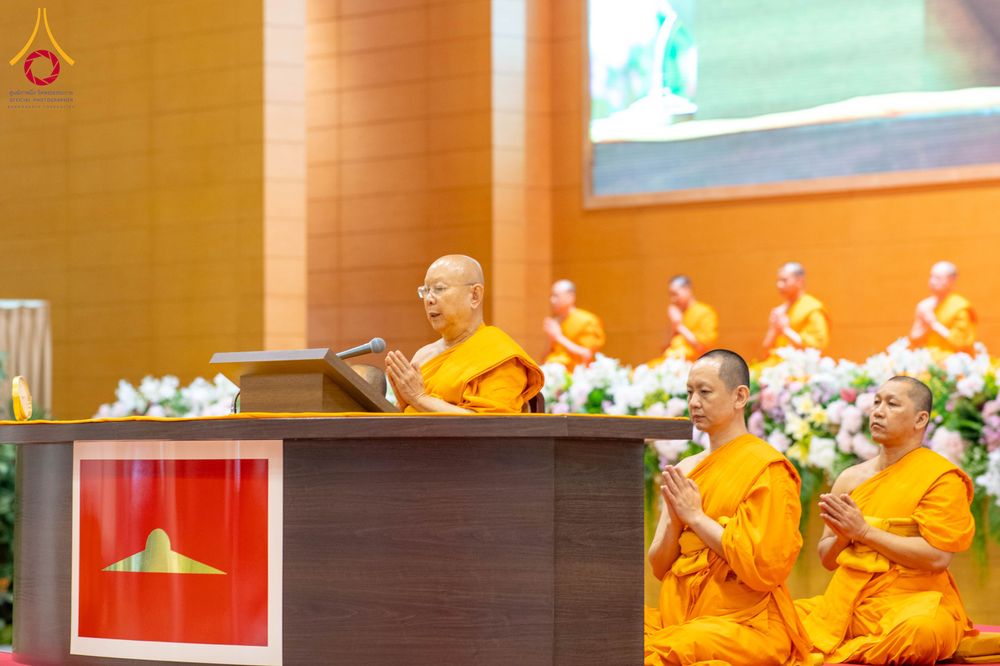 ภาพ No.325656:วันที่ 26 เมษายน พ.ศ.2569 กิจกรรมงานบุญวันอาทิตย์ สาธุชนปฏิบัติธรรมร่วมกัน ณ ห้องแก้วสารพัด 1 วัดพระธรรมกาย ปทุมธานี