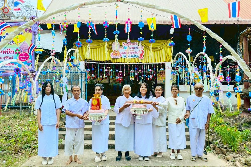 ภาพ No.282001:วันที่ 2 พฤศจิกายน พ.ศ. 2568 พิธีทอดกฐินสามัคคีทั่วไทย 30,000 วัด  โดยคณะศิษยานุศิษย์ บูชาธรรม 81 ปี  หลวงพ่อธัมมชโย ณ วัดมงคลเทพาราม (วัดปากน้ำ) อ.หาดใหญ่ จ.สงขลา